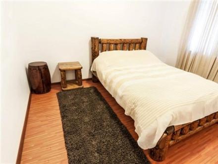 Cazarma Cavalerilor Bed & Breakfast Къмпулунг Екстериор снимка