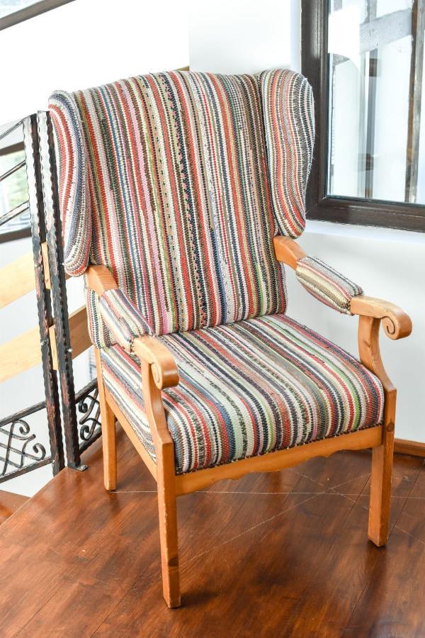 Cazarma Cavalerilor Bed & Breakfast Къмпулунг Екстериор снимка
