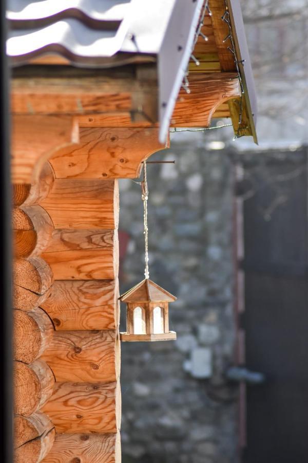 Cazarma Cavalerilor Bed & Breakfast Къмпулунг Екстериор снимка