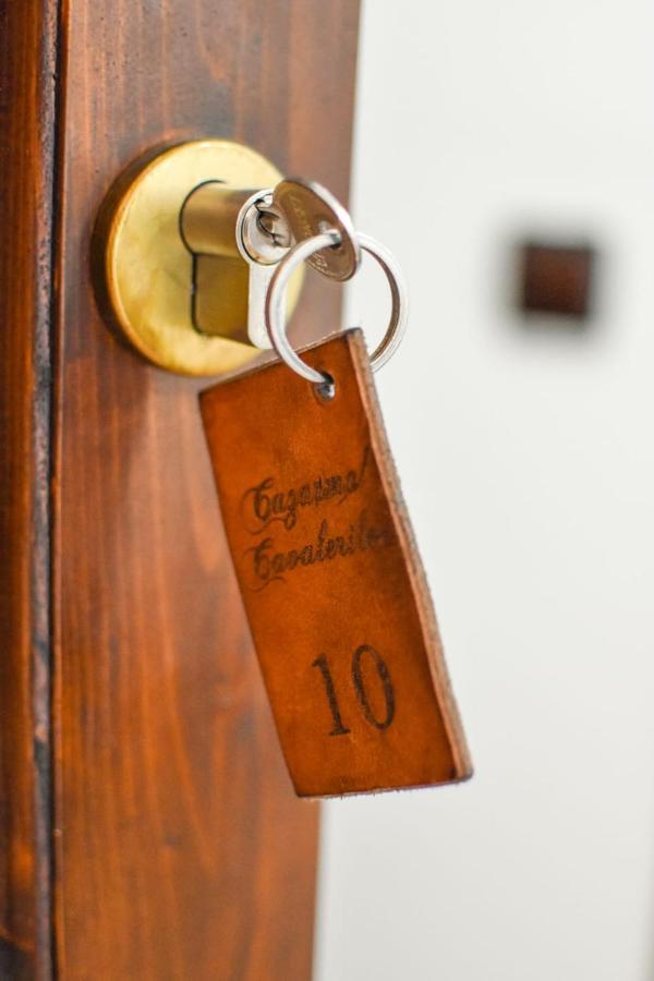 Cazarma Cavalerilor Bed & Breakfast Къмпулунг Екстериор снимка